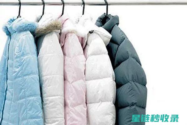 羽绒服清洗后该如何晾晒才能保持蓬松？ (羽绒服清洗后如何恢复蓬松)