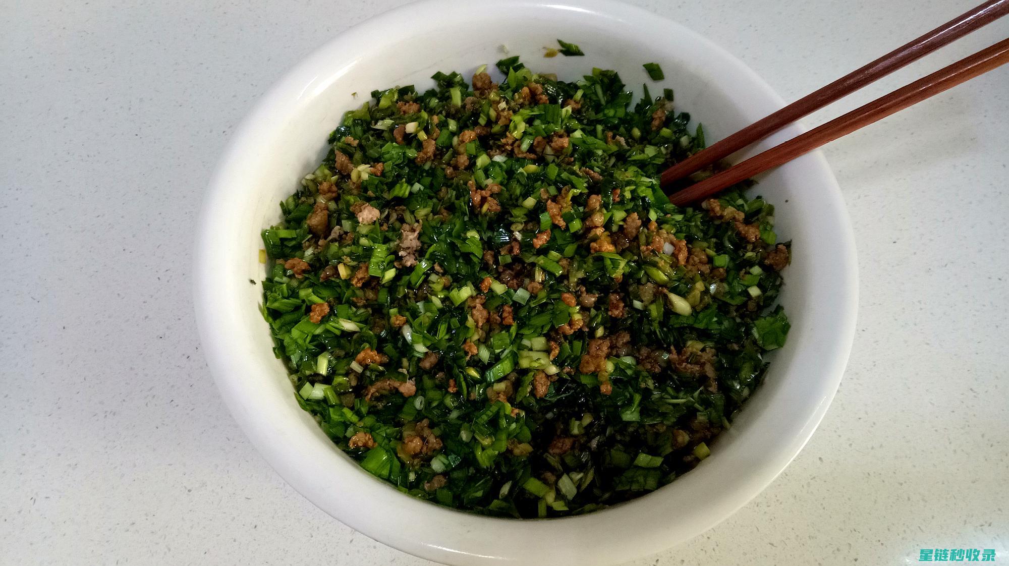 饺子馅中的豆子颜色变化，这背后隐藏着什么问题？ (饺子馅中的豆瓣是什么)