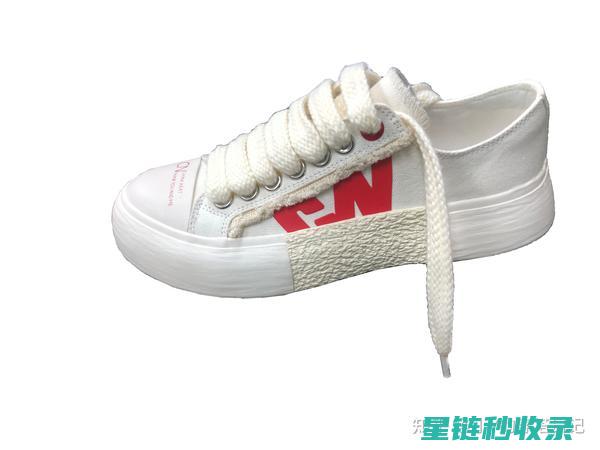 帆布鞋清洁大揭秘：轻松摆脱污渍的实用方法 (帆布鞋清洁大概多少钱)