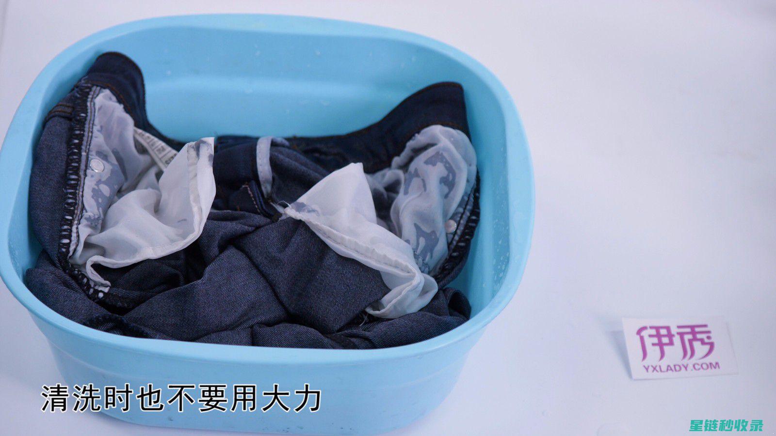 牛仔裤清洗过程中遇到污渍怎么办，这些方法很管用 (牛仔裤清洗过会缩水吗)
