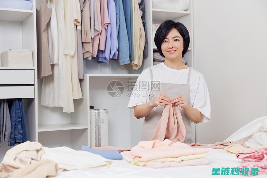 衣物卷收纳技巧：轻松应对衣橱空间不足的困扰 (衣服卷起来收纳教程)